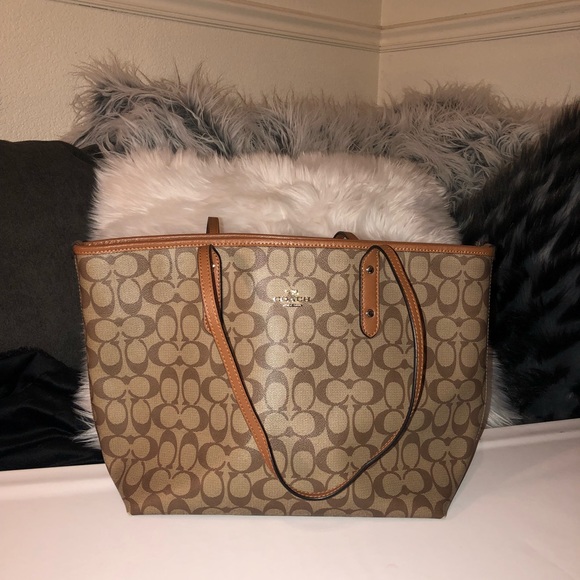 Beautiful Coach Bag - Picture 5 of 5